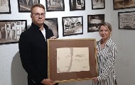 Dimitriju Mirkoviću uručena nagrada Milan Pantić u prostorijama UNS-a u Gračanici Dimitriju Mirkoviću uručena nagrada Milan Pantić u prostorijama UNS-a u Gračanici